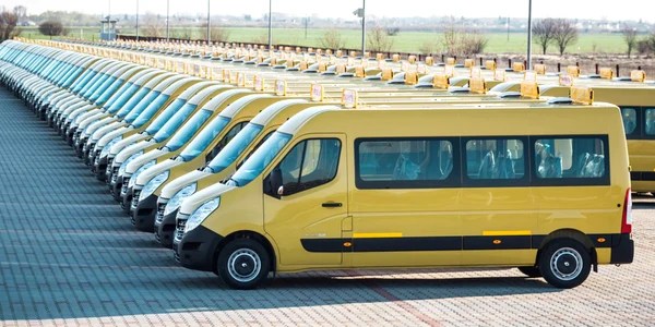 Județul Arad cumpără microbuze electrice pentru 41 școli