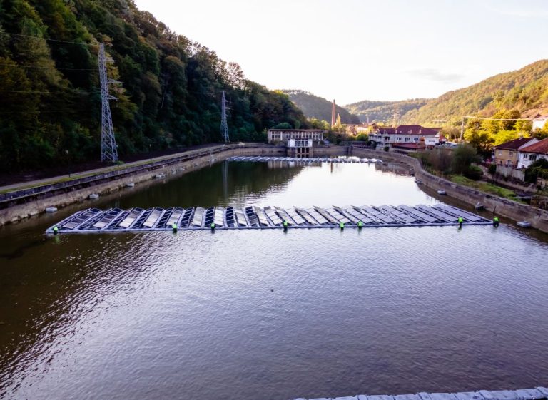 TMK Hydroeneregy Power a pus în funcțiune prima centrală fotovoltaică plutitoare din România