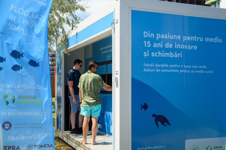 Nouă echipamente de colectare a ambalajelor SGR vor fi instalate pe plajă, inclusiv în Rezervația Delta Dunării