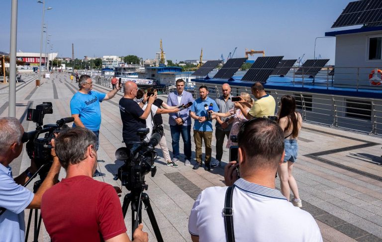 Apa Mării Negre este sigură pentru îmbăiere, spune ministrul Mediului