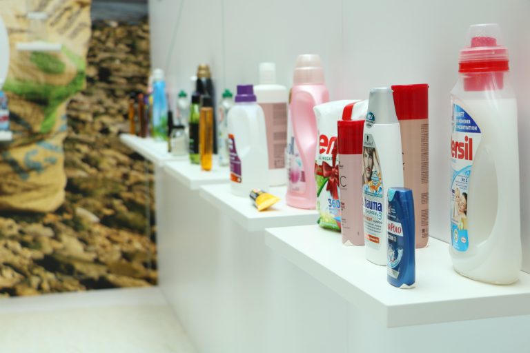 Henkel vrea să scadă emisiile de dioxid de carbon cu 100 de tone metrice, până în 2025