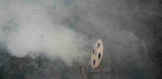 (Foto reprezentativă: Fum, 5 august 2006, © Mark Fowler)