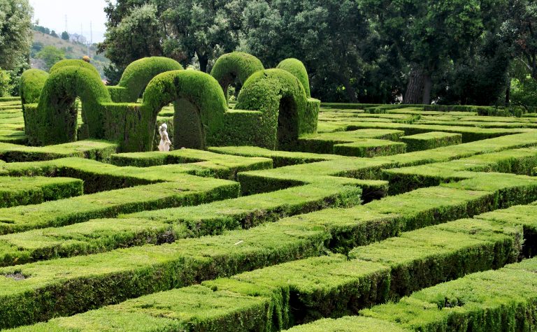 (Foto reprezentativă: Labirint urban în Horta-Gunardó, Barcelona, 12 iunie 2011, © Ernesto BCN)