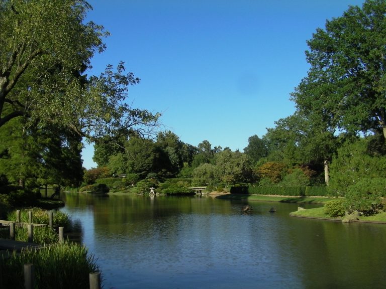 [Foto reprezentativă: Grădină japoneză din Grădina Botanică Missouri - U.S., pe 22 Septembrie 2013 © artistmac]