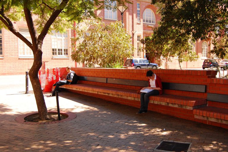 (Foto reprezentativă: Peisaj urban, 8 martie 2012, ©feltysurface)