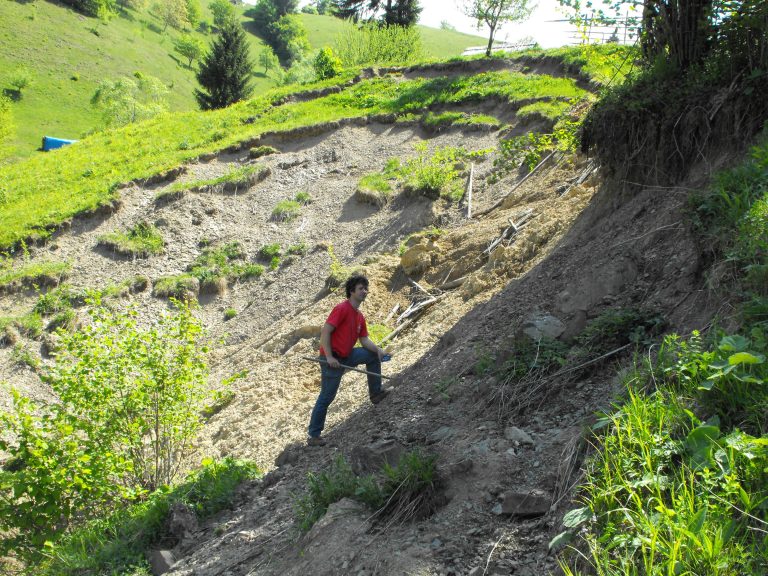 Foto: Alunecare de teren, Romania, 19 mai 2009, copyright: CARITAS Romania Reducerea RIscului de Dezastre / Flickr