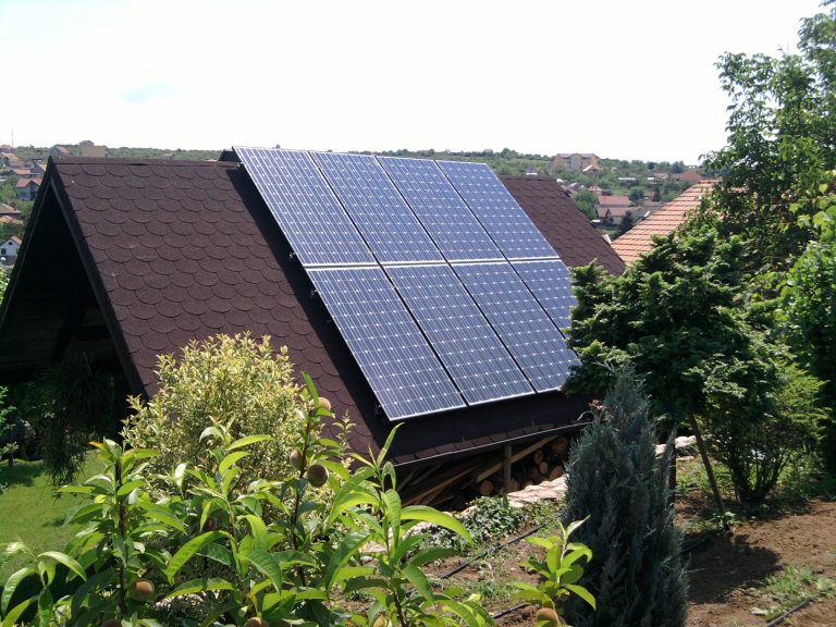 Foto reprezentativă: Sistem fotovoltaic, Oradea, România, 6 iunie 2011, ©solarvestoradea