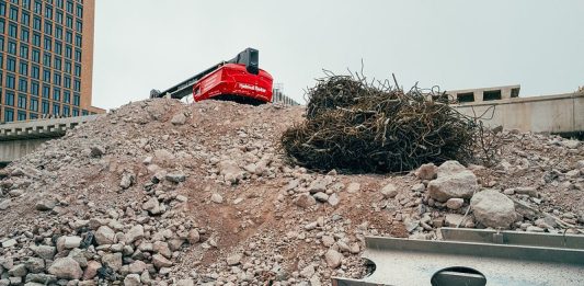 Foto reprezentativă: Deșeuri din construcții, 6 aprilie 2021, ©Tom Levold