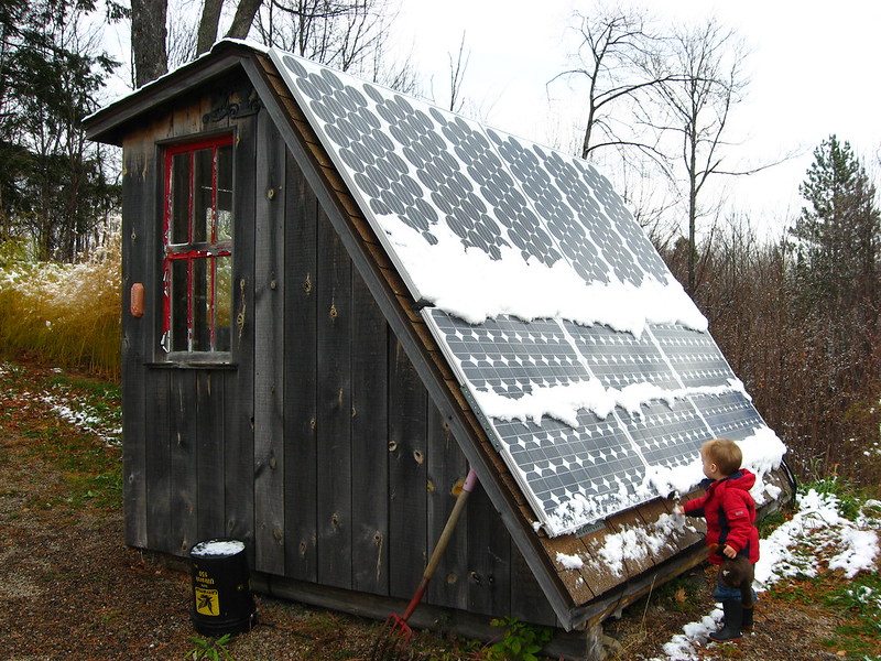 Foto: Panouri solare PV (fotovoltaice). Suficientă energie solară pentru o casă. Sursa: Peter Blanchard | Flickr