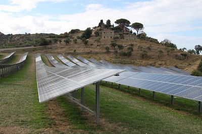 Foto: Dezvoltare durabilă - centrală fotovoltaică la scară mică din Sicilia, 25 octombrie 2012 Sursa: Richard Allaway | Flickr