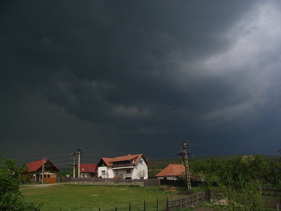 Foto: Furtună de vară în Baraolt, Covasna, 1 mai 2009 Sursa: lraul06 | Flickr