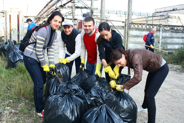 Foto: Colectare deşeuri cu Let's do it, Romania!, 25 septembrie 2010 Sursa: Dia | Flickr