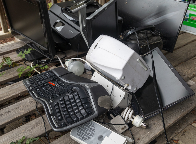 Foto reprezentativă: Deșeuri electronice, 25 august 2022, ©Alabama Extension