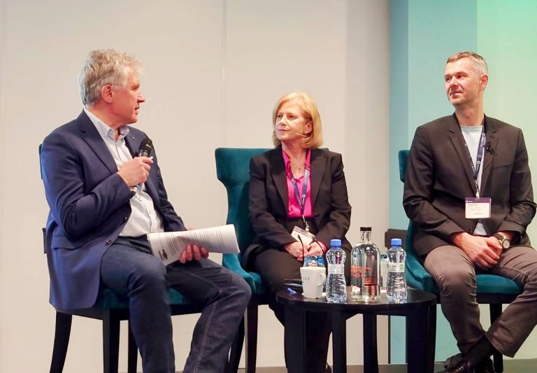 Foto: Gemma Webb, CEO RetuRO la conferinţă în Bruxelles Sursa: RetuRo