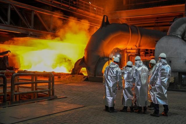 Parlamentul UE cere sprijin pentru industriile poluante