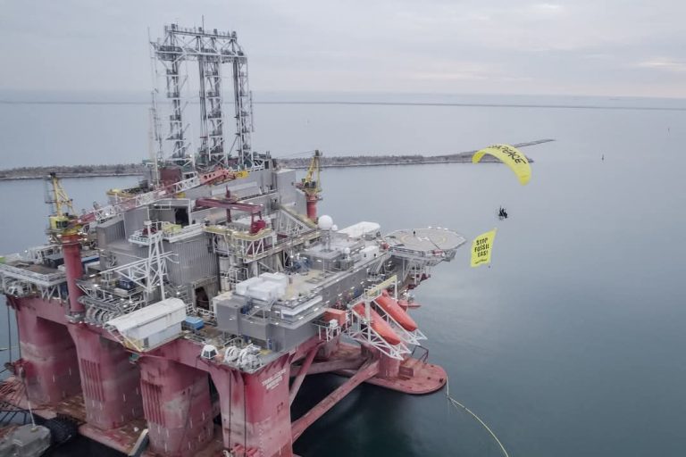 Foto: Zbor cu parapanta la Neptun Deep, ©Greenpeace