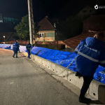 Apele Române, IGSU, Salrom, voluntari, Primăria Praid, Jandarmerie au realizat o linie de apărare pe o lungime de aproximativ 750 de metri Sursa foto: Apele Române