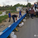 Apele Române, IGSU, Salrom, voluntari, Primăria Praid, Jandarmerie au realizat o linie de apărare pe o lungime de aproximativ 750 de metri Sursa foto: Apele Române