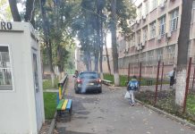 Mașină cu motorul pornit lângă o școală, Sursa: Arhiva Asociația Părinți de Cireșari