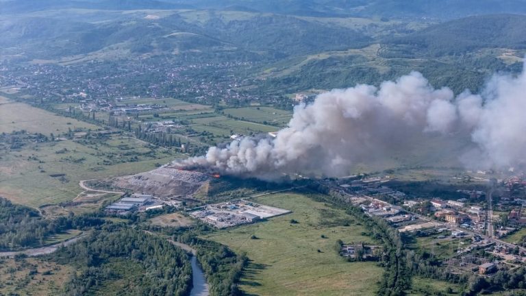 Foto: Incendiu la groapa de gunoi Aninoasa, județul Dâmbovița, ©Diana Buzoianu, Ministra Mediului