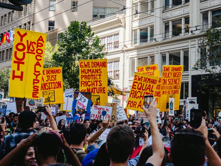 Protest al tinerilor împotriva schimbărilor climatice, Fotograf: Ronan Furuta, Septembrie 2019, Sursa: Unsplas.com