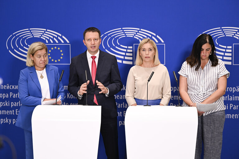 Siegfried Mureșan (PPE, România) și Carla Tavares (S&D, Portugalia) și coraportorii pentru resurse proprii Sandra Gómez López (S&D, Spania) și Danuše Nerudová (PPE, Cehia)