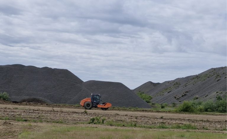 Foto: Utilaj pentru construcții, ©Compania Națională de Investiții Rutiere