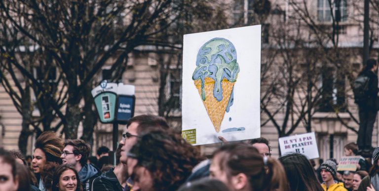Protest, Martie 2019, Forograf Harrison Moore, Sursa: Unsplash.com