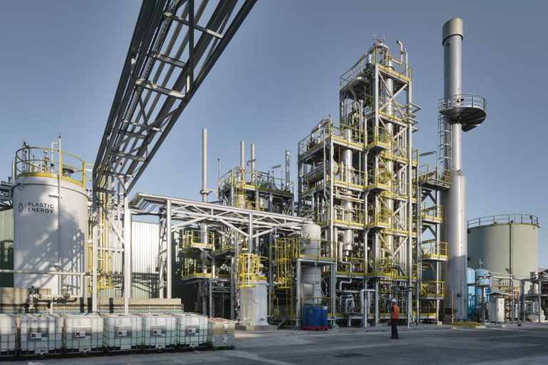 Instalație industrială de reciclare chimică sursa foto:www.bpf.co.uk