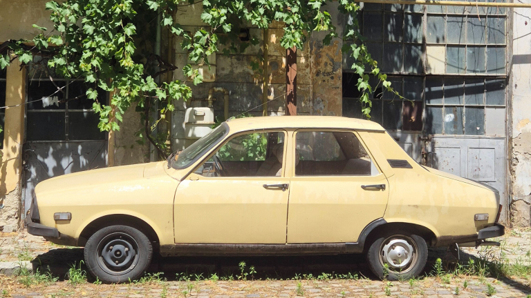 Mașină abandonată în București, iulie 2025, sursa: Arhiva Green Report