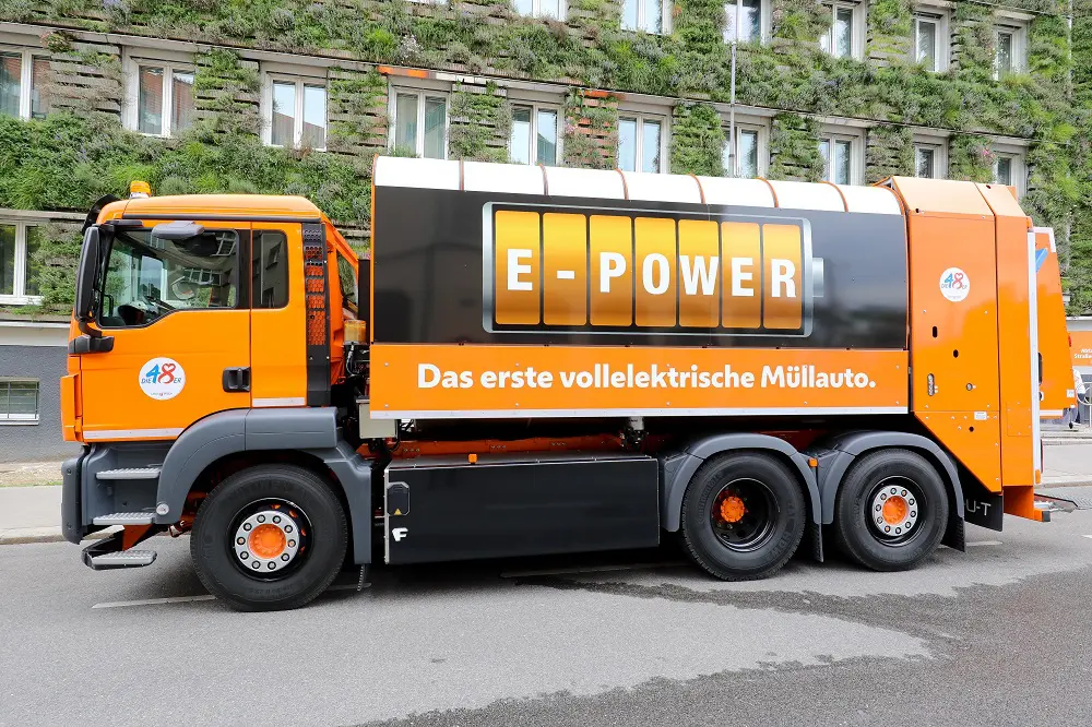 Prima mașină de colectare a deșeurilor complet electrică din Austria. Sursa foto:smartcity.wien.gv.at