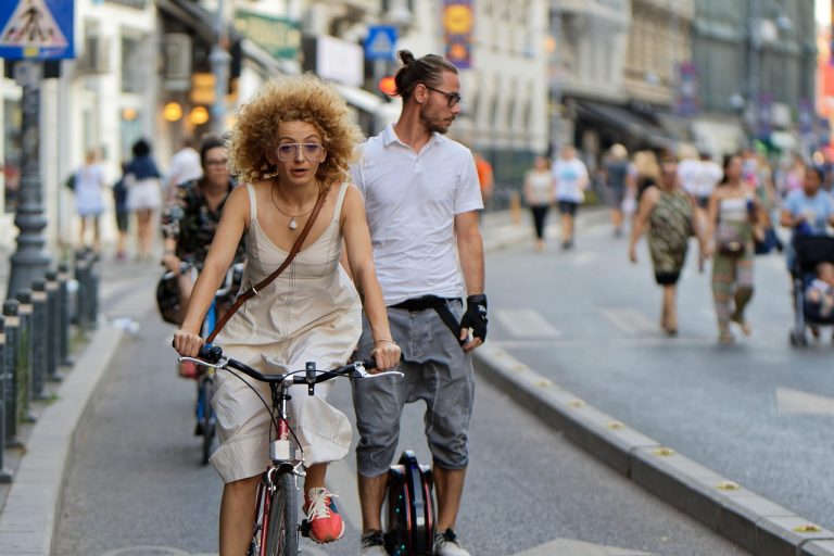 Ce semne de circulatie trebuie sa respecti ca biciclist