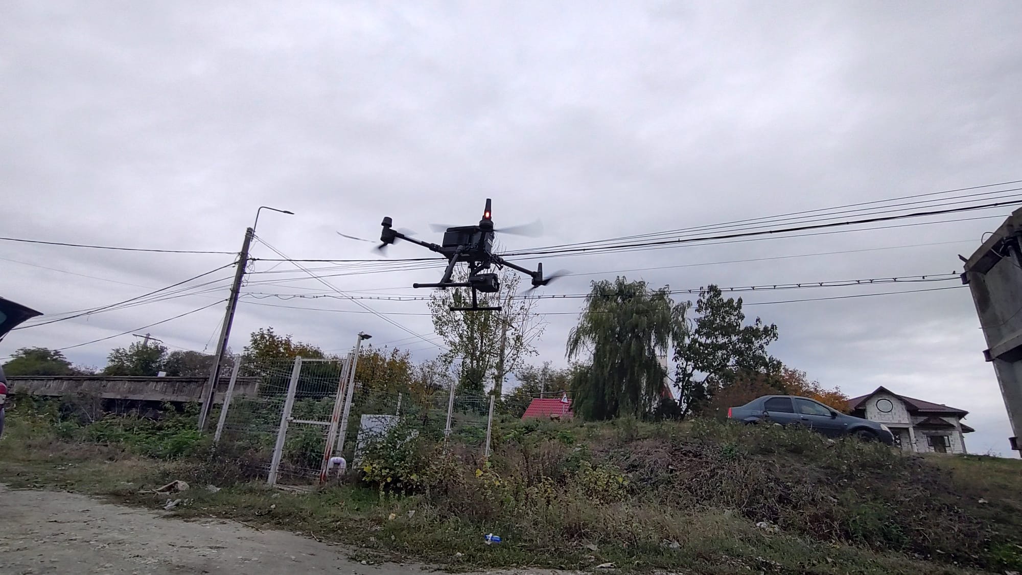 Dronă a Gărzii Naționale de Mediu, folosită pentru depistarea depozitărilor ilegale și a arderilor de deșeuri în cadrul controalelor aeriene.Sursa foto: Garda Națională de Mediu