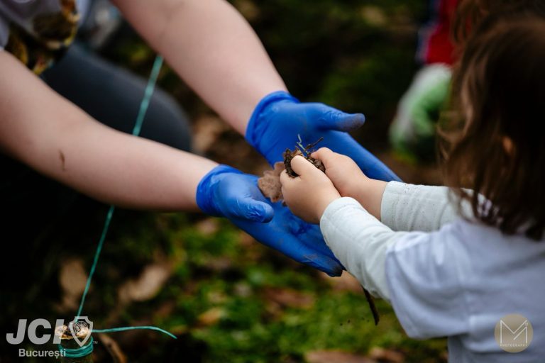 Foto: Comunitatea locală angrenată într-o acțiune colectivă Sursa: JCI București