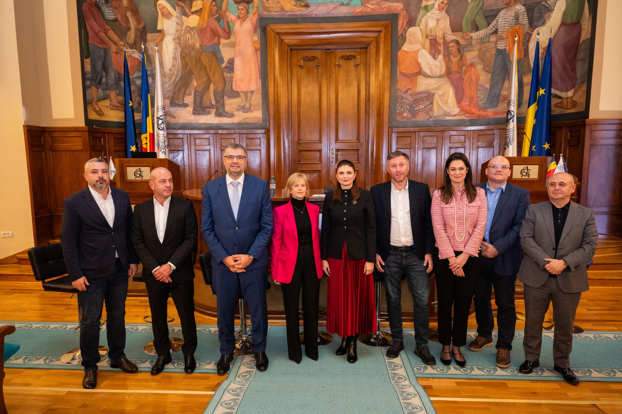 De la stânga la dreapta: Mircea Șendruc – Director Executiv A.D.I. ECO Buzău; Bogdan Purcherea – Managing Director Envipco România; Robert Uzuna – Președinte ARAM; Gemma Webb – CEO RetuRO; Alice Nichita – Corporate Affairs & Sustainability Director, Coca-Cola HBC România; Emanuel Pîrvulescu – Health & Sustainability Lead, Mega Image; Raluca Fișer – Președinte Green Report; Raul Pop – Secretar de stat, Ministerul Mediului, Apelor și Pădurilor; Constantin Damov – Președinte Green Group. Sursa foto: Green Report
