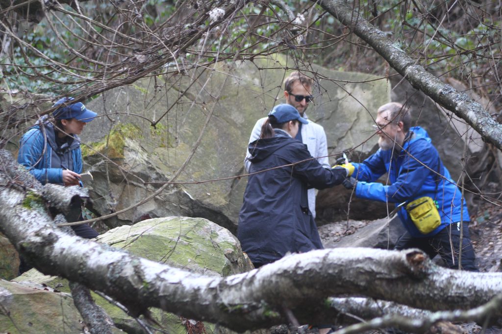 Foto: Echipa de cercetare americană prelevează probe din Ținutul Buzăului, ©Geoparcul Ținutul Buzăului