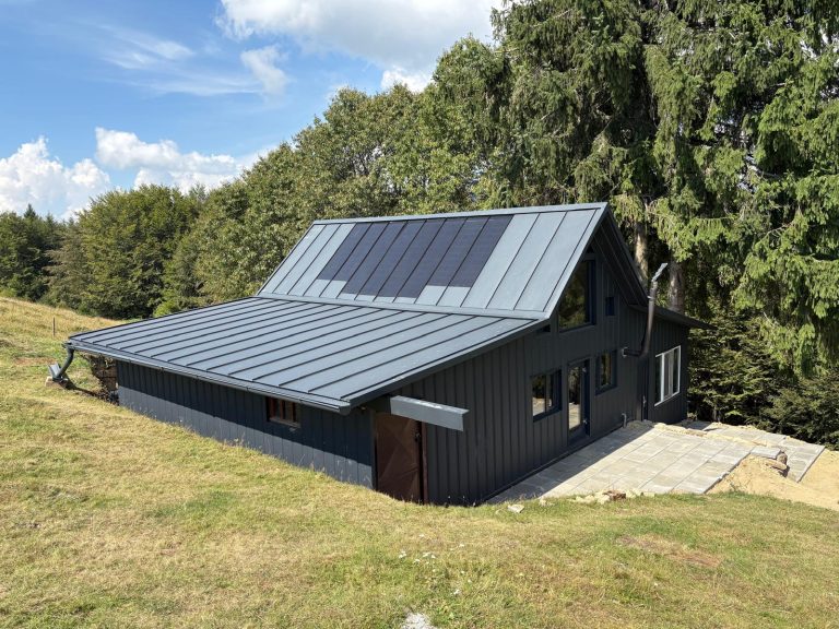 Foto: Refugiul CICERA, după restaurare | Sursa: METIGLA